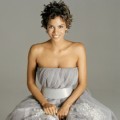 Halle Berry Pemotretan untuk Sebuah Majalah
