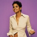Halle Berry Saat Pemotretan