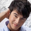 Mario Maurer Populer Lewat "A Crazy Little Thing Called Love"