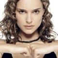 Natalie Portman Tampak Natural dengan Rambut Ikal