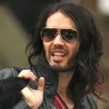 Russell Brand Tampil Keren Ala Rocker