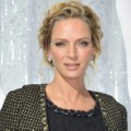 Uma Thurman Tampil Anggun di Acara Pekan Mode Paris
