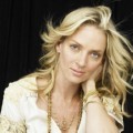 Uma Thurman Aktris Terbaik untuk Film "Motherhood"