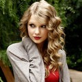 Taylor Swift Tampak Cantik dalam Pemotretan Berkonsep Outdoor
