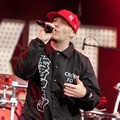 Aksi Vokalis Limp Bizki, Fred Durs di Atas Panggung