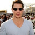Nick Lachey dengan Kacamata Hitamnya