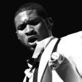 Usher dengan Konsep Foto Hitam Putih