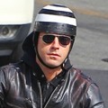 Justin Theroux Dikenal Hobi Mengendarai Sepeda Motor