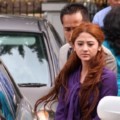 Dewi Persik dan Pengacaranya Saat Ditemui di Pengadilan Negeri