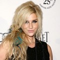 Ke$ha Hadir di Acara '2nd Annual amfAR Inspiration Gala'