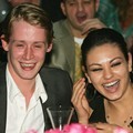Macaulay Culkin dan Mila Kunis Bersama dalam Sebuah Pesta
