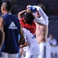 Andik Vermansyah dan David Beckham Saat Pertandingan Persahabatan dengan LA Galaxy