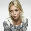 Ashley Olsen Tampil Casual