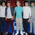 One Direction di Acara Tanda Tangan