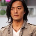 Ekin Cheng Mempublikasikan Buku Pertamanya 'Looking Into Ekin's Eyes' di Tahun 2006