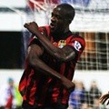 Yaya Toure Merayakan Keberhasilan Mencetak Skor di di Pertandingan UEFA Liga Premier Grup A