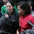 Meriam Bellina dan Pengacaranya Dwi Ria Latifa Tiba di Polda Metro Jaya