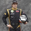 Kimi Raikkonen Berpose dengan Seragam Lengkap