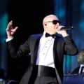 Pitbull di Pre-GRAMMY Gala