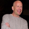 Bruce Willis Sedang Menikmati Aktifitasnya