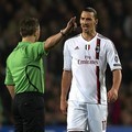 Zlatan Ibrahimovic Berdebat dengan Wasit dalam Laga Melawan FC Barcelona