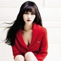 Bae Doona Berpose untuk Sebuah Majalah Fashion