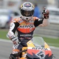Andrea Dovizioso Bertanding di Valencia MotoGP