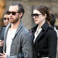 Anne Hathaway dan Adam Shulman Menikmati Waktu Bersama