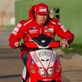 Nicky Hayden Mengendarai Skuter di Sirkuit Ricardo Tormo