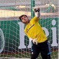 Penjaga Gawang Real Madrid, Iker Casillas Berusaha Menghalau Bola