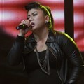 Regina di Panggung Spektakuler Show 2 'Indonesian Idol' 2012
