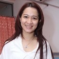 Okie Agustina Mencoba Terapi Kecantikan dengan Serbuk Berlian
