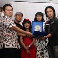 Penyerahan DVD Setia Band Kepada Indomart