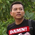 Anang Hermansyah Mendampingi Ashanty Ziarah ke Makam Ayahnya