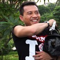 Anang Hermansyah Mendampingi Ashanty Ziarah ke Makam Ayahnya