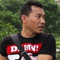 Anang Hermansyah Mendampingi Ashanty Ziarah ke Makam Ayahnya