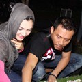 Ashanty dan Anang Hermansyah Menaburkan Bunga