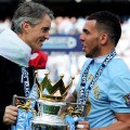 Roberto Mancini dan Carlos Tevez Kompak Sambut Kemenangan
