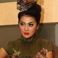 Indah Dewi Pertiwi di Jakarta Fashion and Food Festival 2012