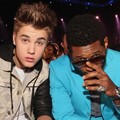 Justin Bieber dan Usher di Billboard Music Awards 2012
