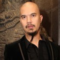 Ahmad Dhani Tampil Serba Hitam