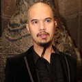 Ahmad Dhani Tampil Serba Hitam