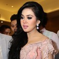 Syahrini Diundang di Acara 'Hengky Kawilarang Innofashion'