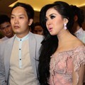 Syahrini Bersama Hengky Kawilarang