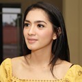 Angel Tak Kesulitan Memerankan Tokoh Rararawinihan