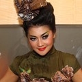 Indah Dewi Pertiwi di Jakarta Fashion and Food Festival 2012