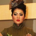 Indah Dewi Pertiwi di Jakarta Fashion and Food Festival 2012