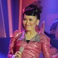 Ayu Ting Ting di Panggung Liputan 6 Awards 2012
