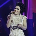 Krisdayanti di Panggung Liputan 6 Awards 2012