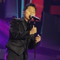 Sandhy Sondoro di Panggung Liputan 6 Awards 2012